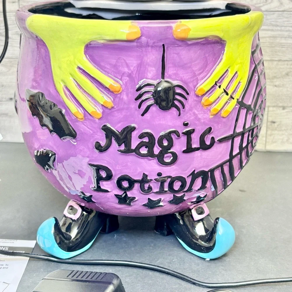 Witch Smoking Cauldron LED Lighted Electric‎ 14